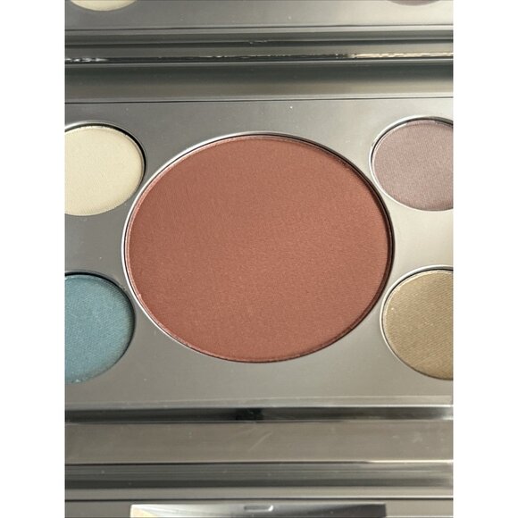 Models prefer Eight multi-faceted gemstone eye shadows & blush Pastel lite color - Picture 8 of 12